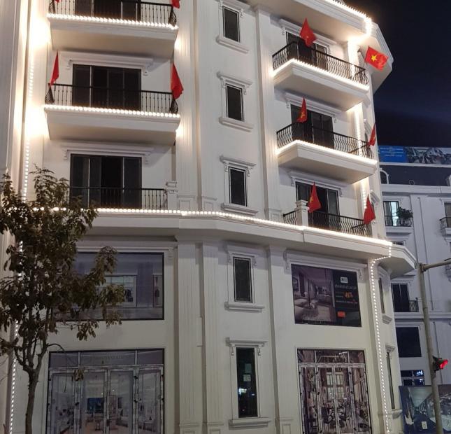 Bán nhà mặt phố 3 mặt tiền- sổ đỏ vĩnh viễn - vị trí ngã tư Loong Toong Hạ Long