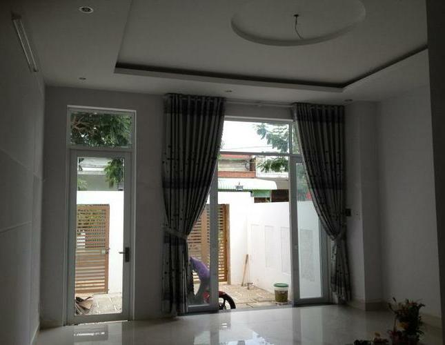 cho thuê nhà 3 lầu DT 300m2 mặt tiền nguyễn thái học phường 7