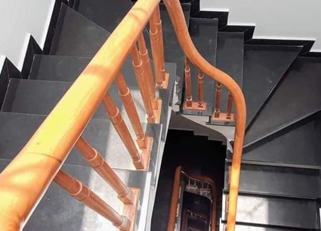 Bán Nhà Đường Nguyễn Hoàng- Nhà Đẹp Thoáng Trước Sau Có Sân Trước - Dt 43m Giá 3.8 tỷ LH 0931220777