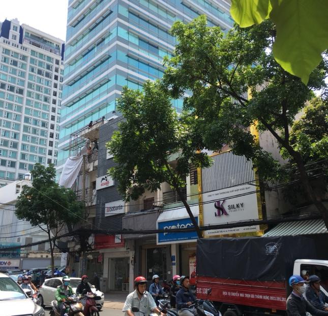 Cho thuê tòa khách sạn chuẩn sao 40 phòng thang máy MT Trương Định P.Bến Thành Q1 DT:6.5x20m 700tr