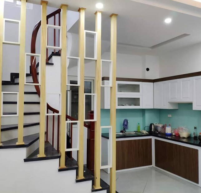 Bán gấp nhà Hạ Đình, nhà đẹp, ở ngay, 32 m2, 5 tầng, giá chỉ 2.3 tỷ. LH 0984094326