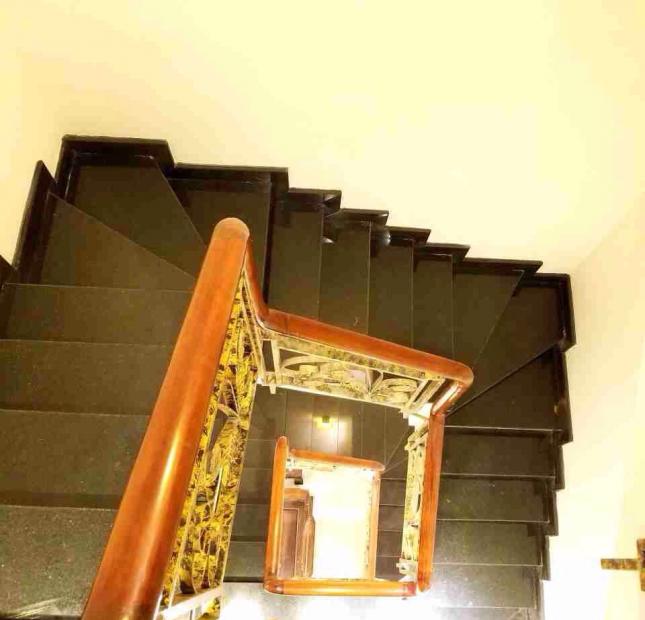 Bán tòa nhà VP MT đường Trần Phú đối diện công viên, ngay gần ngã 6 Nguyễn Văn Cừ DT: 6m x 25m