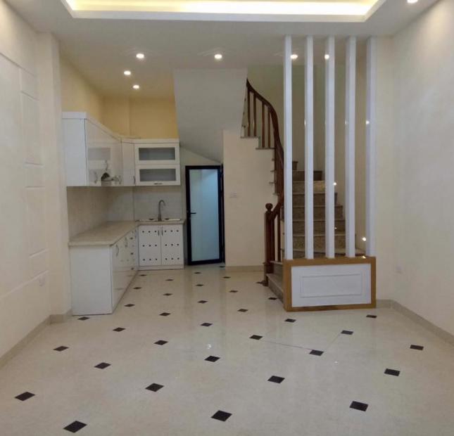 Bán nhà Lý Nam Đế 37m2*3T, MT 4.2m, ô tô tránh giá 8,4 tỷ