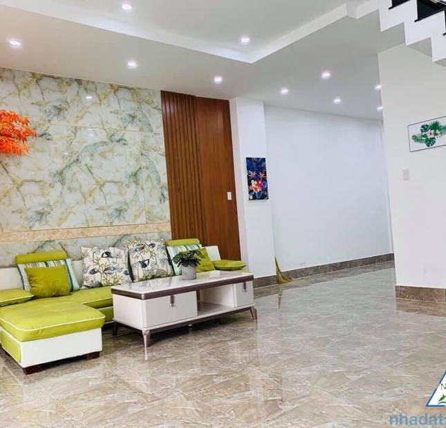 Nhà trung tâm quận 12, đối diện BV Q12 sạch, đẹp, giao nhà ngay
