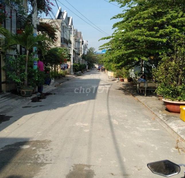 Chính chủ kẹt ra  đất sổ riêng 85m2 khu dân cư Hóc Môn, đường nhựa 7m, giá rẻ nhất.