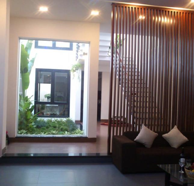 Cho thuê nhà sân vườn 2 tầng 3 phòng ngủ gần biển Phạm Văn Đồng