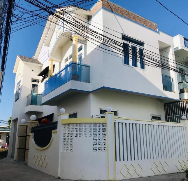 Bán Villas  đẹp nhất thôn phú thạnh nha trang chỉ 3tỷ1 nội thất xịn