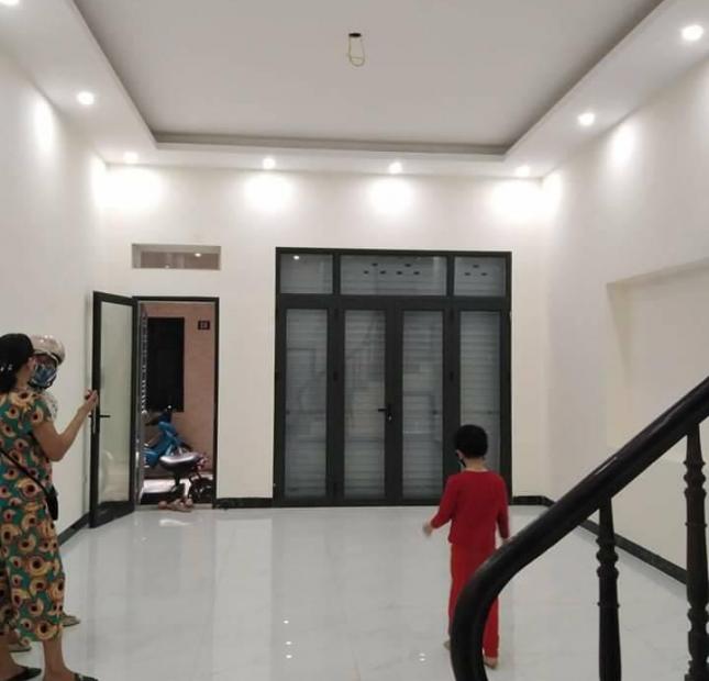 Bán gấp nhà Nguyên Hồng, Trúc Khê, 60m2, mặt tiền 14m, lô góc 2 măt thoáng, phân lô ô bàn cờ, oto vòng qua nhà.