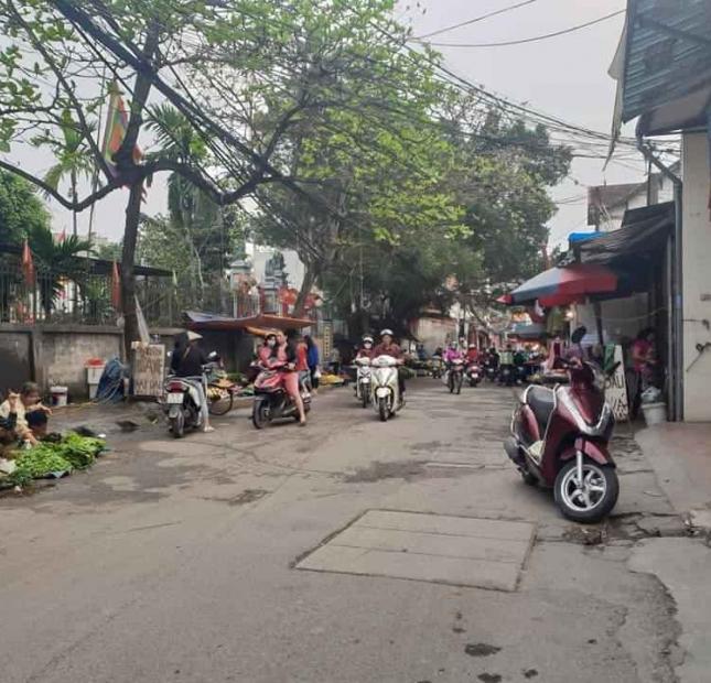                  Mặt Phố Nam Dư, kinh doanh tốt, nhỉnh 3 tỷ 