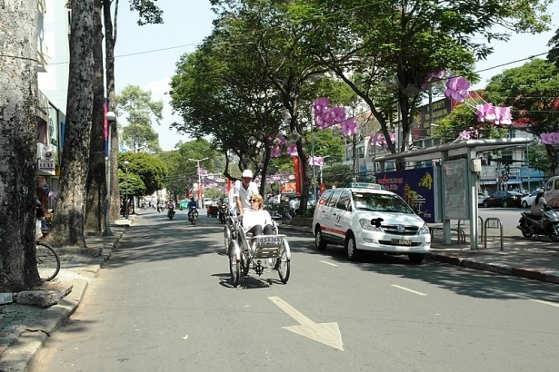 Cho thuê nhà mặt tiền đường Nguyễn Văn Trỗi, DT 19x20m, giá 235 triệu/th