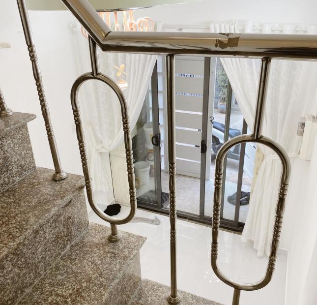 Bán nhà HXH Tô Hiến Thành, giá cực rẻ, đầu tư lời ngay 1 tỷ, DT cực đẹp 4.5x10m, 2 lầu