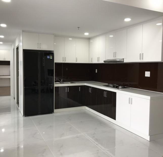   Hưng Vượng 3, cần cho thuê gấp , PMH, Q7, DT: 110m2, có ban công sân vườn, giá 10,5tr. LH  0906385299 ( em Hà )