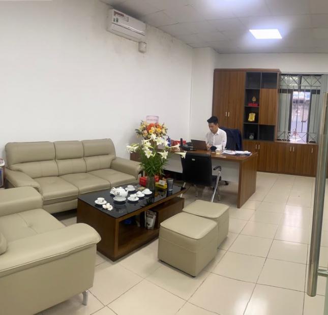 Cho thuê văn phòng tại Tòa Nhà  phố Bà Triệu-Hoàn Kiếm  220m2 , đầy đủ  đồ tiện nghi LH094.158.6611