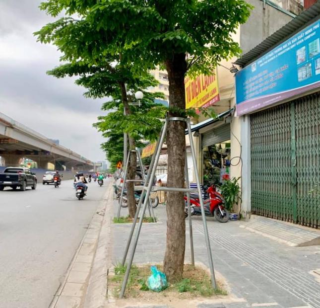 Bán nhà mặt phố Phạm Văn Đồng, dt 75m giá 15 tỷ.
