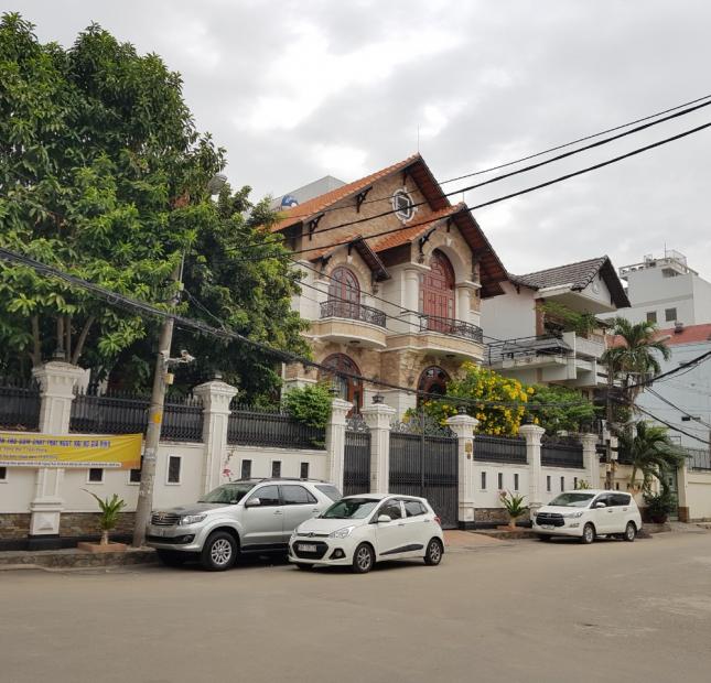 Bán gấp nhà mặt tiền đường Trần Phú, P 8, Quận 5. Đoạn 2 chiều xe hơi. (4.2 x 17m) 2 lầu