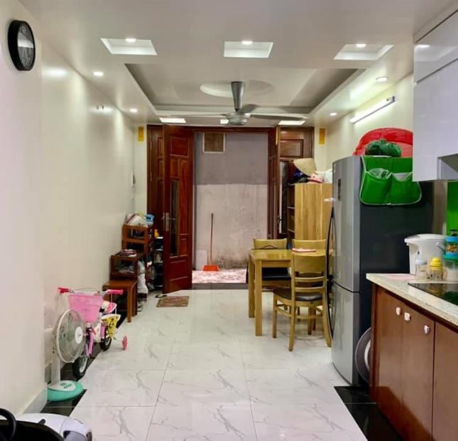 Tôi cần bán gấp nhà phố Tam Trinh, DT 50m2 giá 3,2 tỷ.