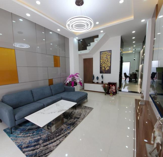 Bán nhà 1 trệt 4 lầu Thạnh Lộc -Hà Huy Giáp sổ hồng 