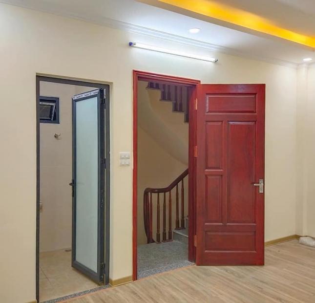 Nhà đẹp, cần bán gấp nhà Thái Hà, giá đầu tư, 40m2, 5 tầng, ngõ ô tô, 3,9 tỷ