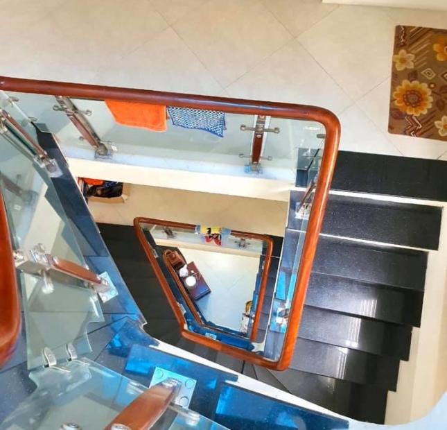 Nhà đẹp - Góc - Để lại nội thất -100m ra hồ Thanh Nhàn 74m x4T 3.4 tỷ