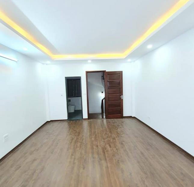 Bán nhà Hoàng Hoa Thám nở hậu, ô tô đỗ cửa 46m2, 5 tầng, MT: 4m Giá: 4,15 tỷ. LH: 0986560854.