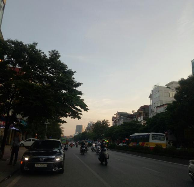 Bán nhà mặt phố Nguyễn Văn Cừ, 50m2 x 3 tầng, giá 8.7 tỷ, vỉa hè, kd, đang cho thuê 12tr/th.
