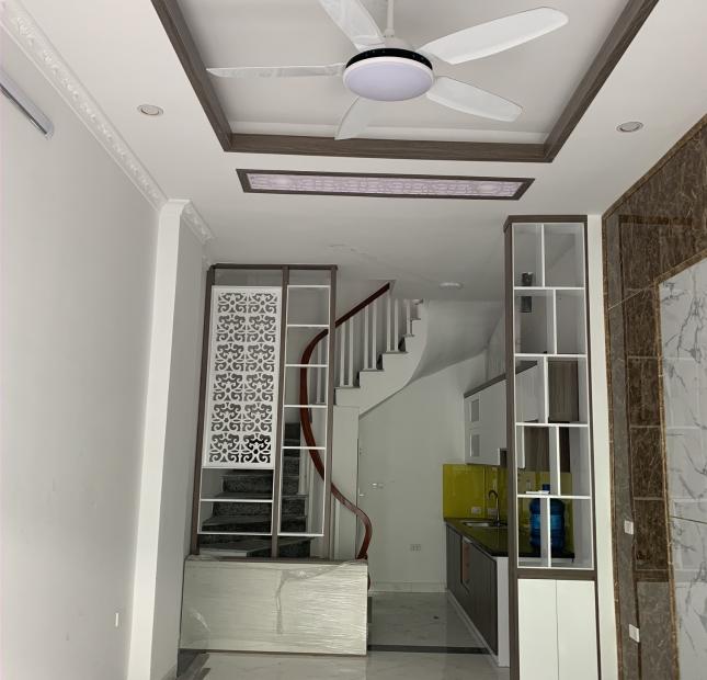Bán nhà Bạch Đằng mới tinh xây 5T x 32m 3 tỷ. Chỉ việc xách vali về ở