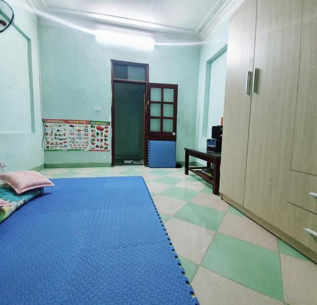    Bán nhà Lĩnh Nam 4 tầng , sổ riêng vuông vắn  1 tỷ 8