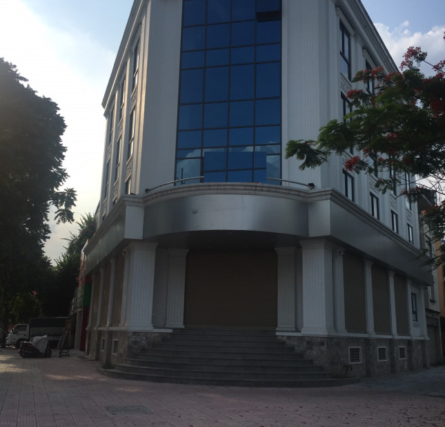 Cho thuê tòa nhà lô góc 175mx 5T tại Võ Chí Công, làm trụ sở công ty, văn phòng