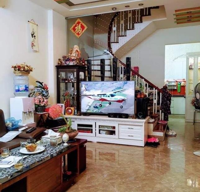 Bán nhà riêng Cự Lộc – Thanh Xuân 38m2 x5 tầng nhà đẹp nội thất cao cấp gần hồ 3,7 tỷ.