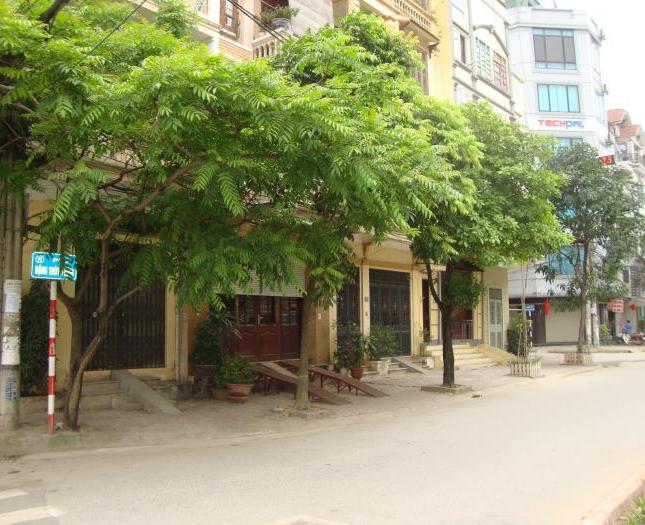 Nhà riêng chính chủ.  Trần Quốc Hoàn, Cầu Giấy  ôtô đỗ cửa