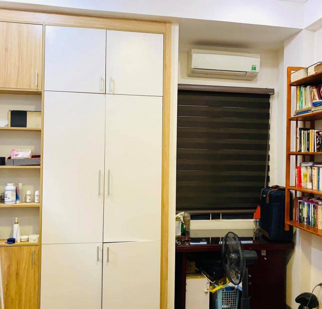 Bán nhà Hào Nam 70m2 mt 4.5m vỉa hè kinh doanh nhỉnh 15 tỷ 0983458219