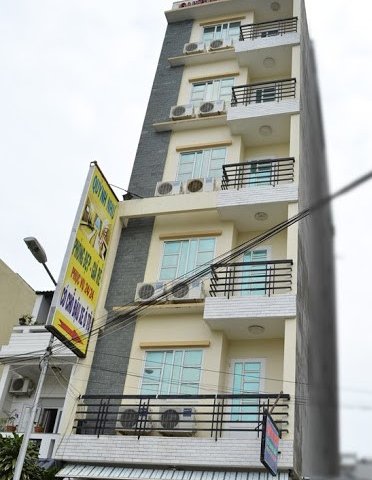 Bán nhà mặt tiền đường Cách Mạng Tháng Tám, phường Bến Thành, Quận 1. DT: 4m x 20m, trệt, 5 lầu