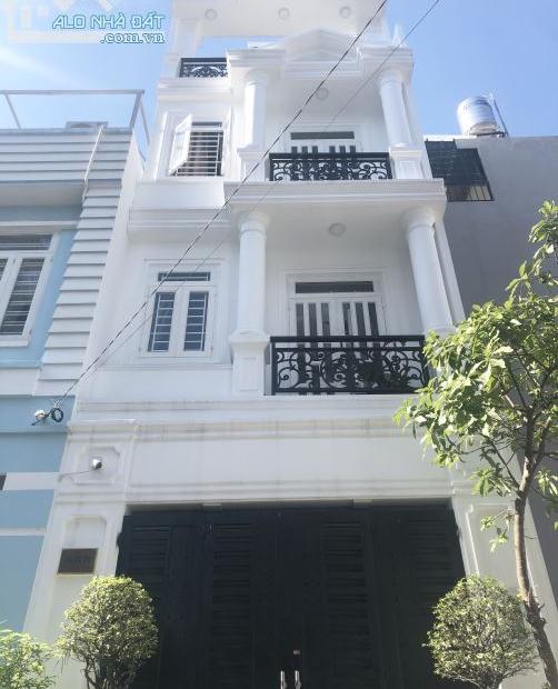 Cho thuê nhà mặt tiền Nguyễn Tri Phương, Quận 10, 7m X 15m, trệt + 2 lầu, phù hợp thương hiệu