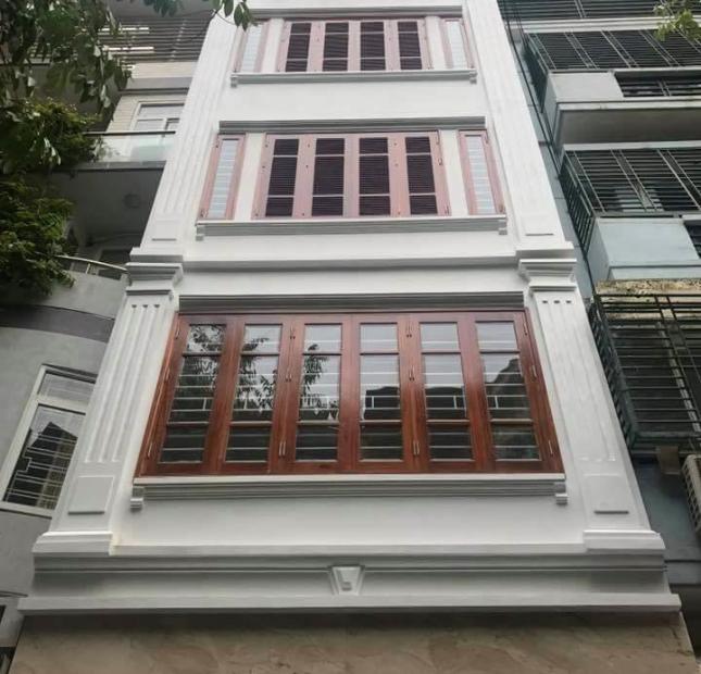 Cho thuê nhà MT đường Nguyễn Phi Khanh, P. Tân Định, Q.1, Dt:4,1x4,8m, giá: 40 triệu/th,Trệt + lầu.