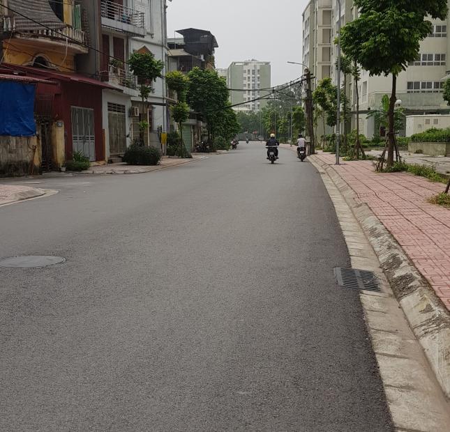 Bán nhanh mảnh đất 38m2 mặt đường tổ 7 Thượng Thanh, Long Biên, Hà Nội