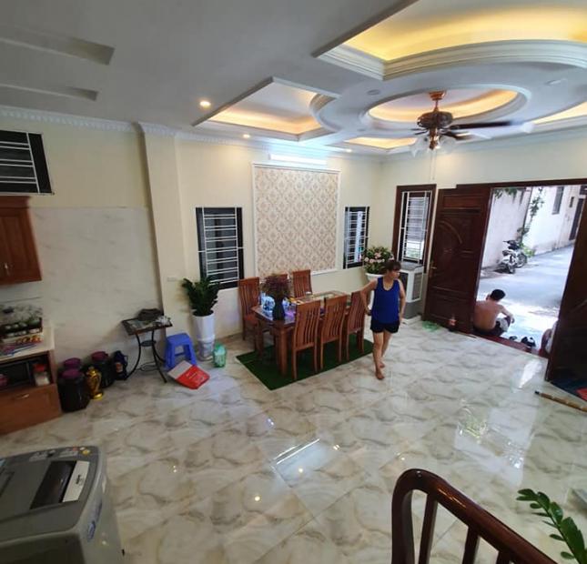 Bán gấp căn hộ tập thể phố Bùi Ngọc Dương giá 1.2 tỷ, 50m2, SĐCC