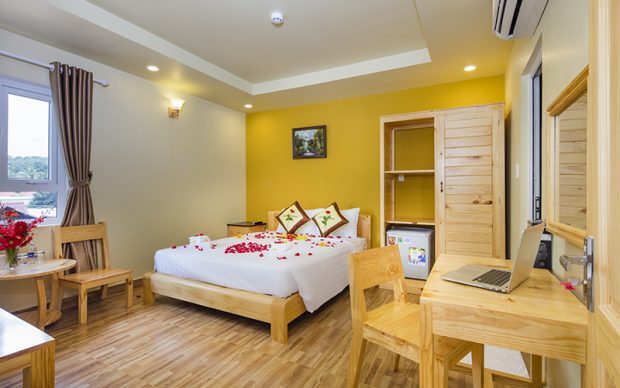 Bán nhà mặt tiền đường Nguyễn Văn Công 7 phòng ngủ đang cho thuê làm căn hộ dịch vụ