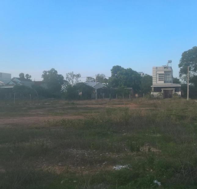 Bán đất xã Bình Chánh Bình Sơn Quảng Ngãi 180m2, đường bê tông 5m 