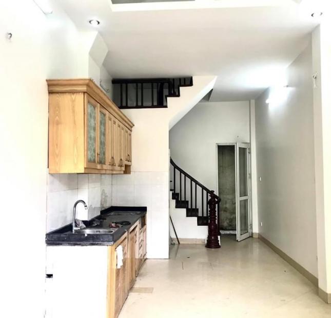 Bán nhà mặt ngõ Thanh Nhàn, ô tô đỗ cửa, 6 tầng ở luôn 4.25 tỷ.