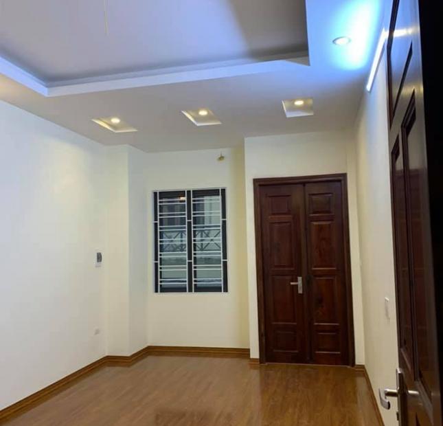 Nhà Trương Định, 30m2, 5 tầng, xây mới, kinh doanh,gần phố, 3.3 tỷ