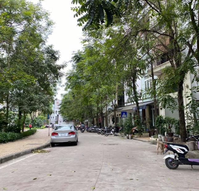 Bán một trong hai mảnh đất cực kỳ hiếm,vị trí đẹp,giá rẻ,đường ô tô tại phường Hùng Vương,115m/280m