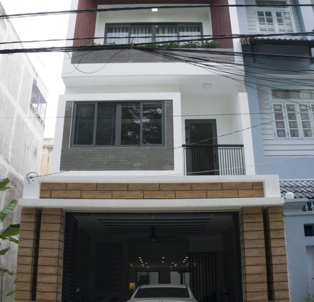 Bán nhà mặt tiền Cư Xá Nguyễn Trung Trực, P. 12, Q. 10 (DT: 4.2x20m) nhà 2 lầu, sân thượng 16.2 tỷ