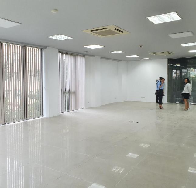 Cho thuê văn phòng diện tích 80m2 vị trí đẹp nhất phố Chùa Láng giá chỉ từ 20tr/tháng