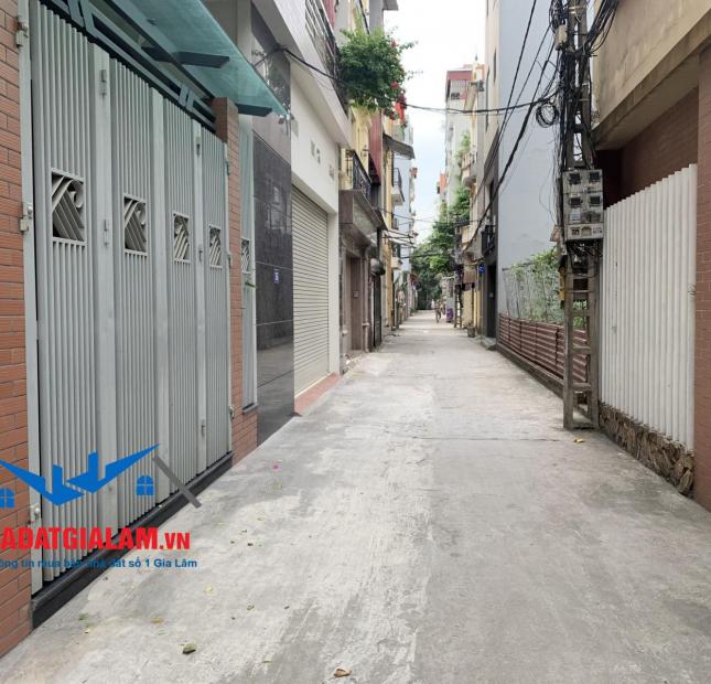 Cần bán 54m2 đất khu tập thể Z133 phường Thượng Thanh, Long Biên