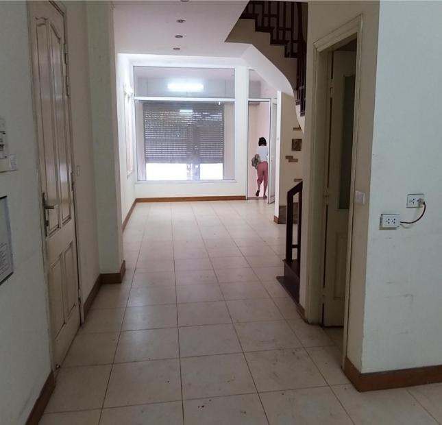 Cho thuê nhà lô góc Đỗ Quang, 70mx 5.5 tầng, 9 phòng, làm văn phòng, dạy học, spa
