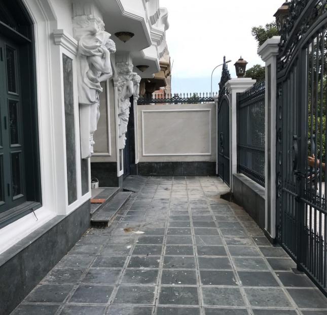 Bán Biệt Thự Siêu To mặt tiền đường 69 CL, gần trường THCS Cát Lái, DT 14x17m, 3 lầu, 4 PN, sổ hồng, 23.5 tỷ