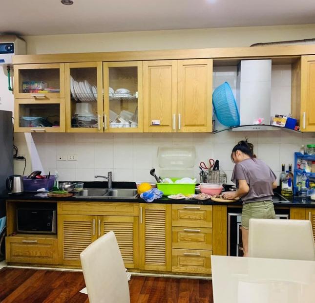 Bán nhà mặt phố Lạc Long Quân, DT 82 m2, MT 6.5m, giá 23.5 tỷ