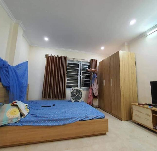 Bán nhà Quận Hai Bà Trưng hơn 3 tỷ 5 tầng 30m2, nhà đẹp, ô tô đỗ cửa, kdoanh