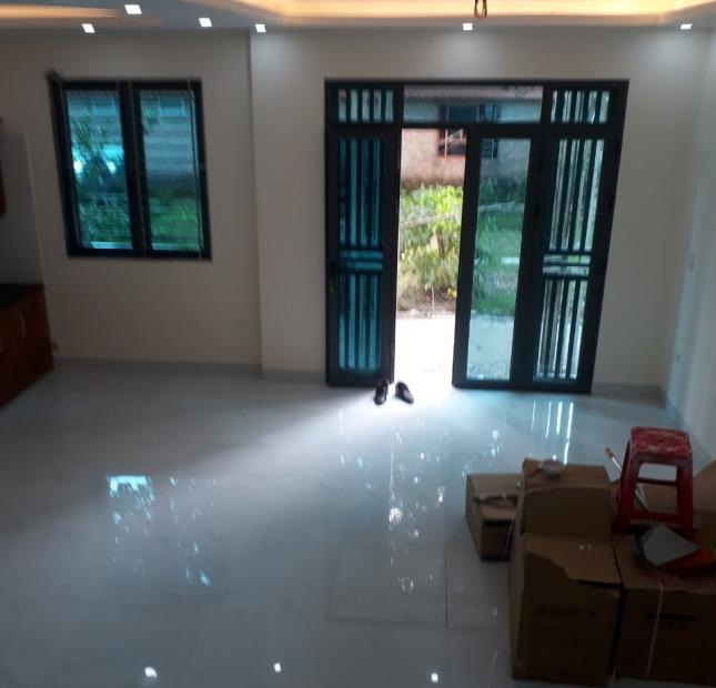 Bán gấp nhà Yên Nghĩa Hà Đông 50 m2 4 tầng 4 ngủ  giá 1.6 tỷ lô góc 3 mặt thoáng ô tô đỗ cửa