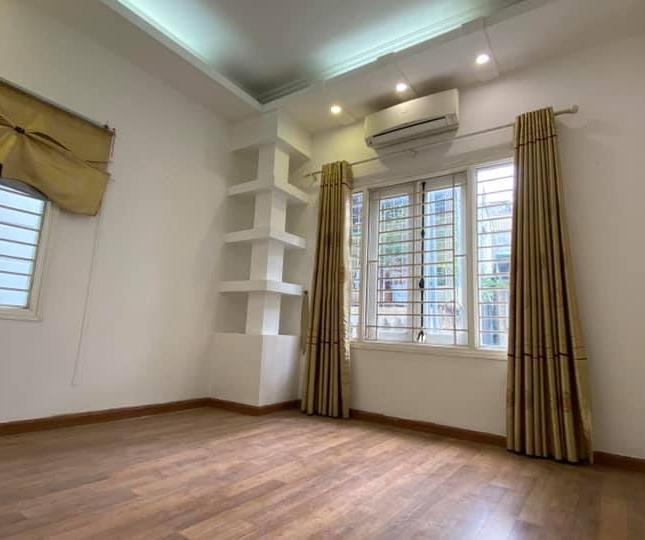 Nhà đẹp Ngã Tư Sở, 40m2 hiện đại, lô góc, ô tô rất hiếm, LH 0702269986